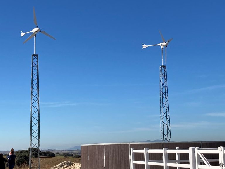 PALABRAS CLAVE:  Biomasa: Sostenibilidad, energía renovable, pellets, biomasa forestal, calderas de biomasa., Puntos de recarga: Movilidad eléctrica, estaciones de carga, infraestructura eléctrica, carga rápida, vehículos eléctricos., Fotovoltaica: Paneles solares, energía solar, instalaciones fotovoltaicas, autoconsumo, eficiencia energética., Aerotermia: Bombas de calor, energía geotérmica, calefacción aerotérmica, climatización sostenible., Calderas: Calderas de condensación, eficiencia energética, sistemas de calefacción, calderas de gas, biomasa., Eólica: Energía eólica, turbinas eólicas, parques eólicos, generación eléctrica renovable., Mantenimiento de equipos: Servicio técnico, mantenimiento preventivo, reparación de equipos, asistencia técnica, atención al cliente., Solar térmica: Agua caliente sanitaria, energía solar térmica, captadores solares, sistemas de calefacción solar., Legalización de instalaciones: Normativa, permisos, trámites legales, legalización de proyectos, cumplimiento normativo., Gestión de subvenciones: Incentivos fiscales, ayudas económicas, subvenciones para energías renovables, asesoramiento financiero, financiación de proyectos., Suelo radiante: Calefacción por suelo radiante, confort térmico, distribución uniforme de calor, eficiencia energética., Instalación de suelo radiante: Diseño personalizado, instalación profesional, sistemas de calefacción eficientes, tecnología avanzada., Ventajas del suelo radiante: Ahorro energético, bajo mantenimiento, mayor confort, reducción de costos de calefacción., Tipos de suelo radiante: Suelo radiante hidráulico, suelo radiante eléctrico, sistemas de regulación y control., Suelo radiante en obras nuevas y reformas: Solución de calefacción ideal, integración en proyectos de construcción, renovación de sistemas de calefacción., Suelo radiante y energías renovables: Combinación con fuentes de energía sostenible, compatibilidad con sistemas de energía solar, biomasa, etc., Mantenimiento de suelo radiante: Servicios de mantenimiento preventivo, inspección periódica, reparación de sistemas de suelo radiante., Experiencia y calidad: Expertos en suelo radiante, materiales de alta calidad, instalaciones duraderas y eficientes., Asesoramiento y presupuesto: Evaluación de necesidades, diseño de sistemas a medida, presupuestos detallados y transparentes., Garantía y satisfacción del cliente: Garantía de funcionamiento, atención al cliente personalizada, satisfacción garantizada., Aerotermia: Bomba de calor aerotérmica, climatización sostenible, energía renovable, calefacción eficiente., Ventajas de la aerotermia: Ahorro energético, reducción de emisiones, confort térmico, versatilidad de uso., Funcionamiento de la aerotermia: Captación de energía del aire exterior, transferencia de calor, sistemas de distribución., Instalación de aerotermia: Diseño personalizado, instalación profesional, sistemas de calefacción y refrigeración., Sistemas aerotérmicos: Aerotermia para calefacción, aerotermia para agua caliente sanitaria, aerotermia para climatización de piscinas., Eficiencia energética: Aprovechamiento de energía renovable, coeficiente de rendimiento (COP), etiqueta energética., Aerotermia y viviendas sostenibles: Integración en edificaciones ecoeficientes, certificaciones de sostenibilidad., Asesoramiento y financiación: Consultoría técnica, opciones de financiación, subvenciones y ayudas disponibles., Experiencia y calidad: Experiencia en instalaciones aerotérmicas, equipos de alta calidad, garantía de funcionamiento., Fotovoltaica: Energía solar, paneles solares, generación de electricidad, sistemas fotovoltaicos., Ventajas de la fotovoltaica: Energía renovable, reducción de emisiones de carbono, independencia energética, ahorro en la factura eléctrica., Funcionamiento de la fotovoltaica: Conversión de la luz solar en electricidad, células fotovoltaicas, inversores solares., Instalación de paneles solares: Diseño personalizado, instalación profesional, sistemas de montaje, integración arquitectónica., Sistemas fotovoltaicos: Autoconsumo fotovoltaico, conexión a red, sistemas aislados, seguimiento solar., Eficiencia energética: Aprovechamiento de la energía solar, rendimiento de los paneles solares, optimización del consumo., Fotovoltaica y sostenibilidad: Contribución al medio ambiente, huella de carbono, energía limpia, desarrollo sostenible., Mantenimiento de instalaciones fotovoltaicas: Servicios de limpieza, inspección periódica, monitorización de rendimiento, reparación de averías., Energía eólica: Generación de electricidad, turbinas eólicas, aerogeneradores, parques eólicos., Ventajas de la energía eólica: Energía renovable, reducción de emisiones de carbono, aprovechamiento del viento, sostenibilidad., Funcionamiento de la energía eólica: Transformación de la energía cinética del viento en electricidad, aerodinámica, generadores eléctricos., Parques eólicos: Desarrollo de proyectos, ubicación estratégica, infraestructura de conexión a la red., Tecnología eólica: Turbinas de viento, palas aerodinámicas, sistemas de control y monitorización., Eficiencia energética: Aprovechamiento del recurso eólico, rendimiento de los aerogeneradores, optimización del diseño., Energía eólica marina: Parques eólicos offshore, plataformas flotantes, instalaciones en alta mar., Mantenimiento de parques eólicos: Servicios de inspección, reparación y mantenimiento preventivo, monitorización remota., Biomasa: Energía renovable, combustible sólido, materia orgánica, residuos agrícolas., Ventajas de la biomasa: Sostenibilidad, reducción de emisiones de carbono, ciclo cerrado de carbono, independencia energética., Tipos de biomasa: Pellets, astillas, huesos de aceituna, cáscara de almendra, residuos forestales., Biomasa para calefacción: Calderas de biomasa, estufas, sistemas de calefacción centralizada, radiadores de biomasa., Biomasa para generación eléctrica: Plantas de cogeneración, turbinas de vapor, generadores de biomasa., Biocombustibles: Biodiesel, bioetanol, biogás, producción de combustibles a partir de biomasa., Eficiencia energética: Aprovechamiento de la energía contenida en la biomasa, rendimiento de las instalaciones, optimización del proceso., Mantenimiento de instalaciones de biomasa: Servicios de limpieza, inspección periódica, reparación de equipos, suministro de combustible., ¿Qué es la aerotermia y cómo funciona?, ¿Cuáles son las ventajas de instalar un sistema de aerotermia en mi hogar o negocio?, ¿La aerotermia es adecuada para cualquier tipo de edificio?, ¿Cuánto puedo ahorrar en mi factura de energía con la aerotermia?, ¿Cuál es la diferencia entre un sistema de aerotermia y otros sistemas de calefacción y refrigeración?, ¿Es la aerotermia respetuosa con el medio ambiente?, ¿Cuál es la vida útil de un sistema de aerotermia?, ¿Qué mantenimiento requiere un sistema de aerotermia y con qué frecuencia?, ¿Se puede combinar la aerotermia con otros sistemas de energía renovable?, ¿Qué subvenciones o ayudas están disponibles para la instalación de sistemas de aerotermia?, ¿Puedo utilizar la aerotermia para calentar agua sanitaria?, ¿Qué tamaño de sistema de aerotermia necesito para mi hogar o negocio?, ¿Qué garantías ofrecen los sistemas de aerotermia?, ¿La aerotermia es ruidosa?, ¿Es posible financiar la instalación de un sistema de aerotermia?, ¿Qué es la energía fotovoltaica?, ¿Cómo funciona un sistema fotovoltaico?, ¿Cuáles son los componentes principales de un sistema fotovoltaico?, ¿Cuánta electricidad puede generar un sistema fotovoltaico?, ¿Cuáles son las ventajas de la energía fotovoltaica?, ¿La energía fotovoltaica es adecuada para mi hogar o negocio?, ¿Cuál es la vida útil de un sistema fotovoltaico?, ¿Cuánto tiempo lleva recuperar la inversión en un sistema fotovoltaico?, ¿Necesito tener sol todo el día para que funcione un sistema fotovoltaico?, ¿Qué sucede en días nublados o lluviosos?, ¿Se pueden almacenar la energía generada por un sistema fotovoltaico?, ¿Cómo se conecta un sistema fotovoltaico a la red eléctrica?, ¿Necesito permisos especiales para instalar un sistema fotovoltaico en mi propiedad?, ¿Cuál es el mantenimiento requerido para un sistema fotovoltaico?, ¿Los sistemas fotovoltaicos requieren mucho espacio?, ¿Puedo instalar paneles solares en un tejado con orientación este/oeste?, ¿Cuál es la diferencia entre paneles solares monocristalinos y policristalinos?, ¿Cuál es el mejor lugar para instalar paneles solares en mi propiedad?, ¿Cuánto tiempo lleva instalar un sistema fotovoltaico?, ¿Los sistemas fotovoltaicos tienen garantía?, ¿La instalación de paneles solares aumenta el valor de mi propiedad?, ¿Qué pasa si vendo mi casa con paneles solares?, ¿Puedo instalar paneles solares si alquilo mi propiedad?, ¿Qué pasa si mi sistema fotovoltaico genera más electricidad de la que consumo?, ¿Cómo se calcula el tamaño adecuado de un sistema fotovoltaico para mis necesidades?, ¿La instalación de paneles solares afecta mi techo?, ¿Los paneles solares requieren mucho mantenimiento?, ¿Puedo utilizar paneles solares para calentar agua?, ¿Qué sucede si mis paneles solares se dañan?, ¿Cuál es el impacto ambiental de la fabricación de paneles solares?, ¿Cómo se determina la eficiencia de un panel solar?, ¿Los paneles solares son resistentes al granizo?, ¿Puedo instalar paneles solares si vivo en una zona con nieve?, ¿Cuál es el costo promedio de un sistema fotovoltaico?, ¿Existen incentivos fiscales o subvenciones para la instalación de sistemas fotovoltaicos?, ¿La energía fotovoltaica es una opción rentable para mi negocio?, ¿Los sistemas fotovoltaicos pueden funcionar durante un corte de energía?, ¿La inclinación de los paneles solares afecta su rendimiento?, ¿Los paneles solares son seguros para el medio ambiente?, ¿Puedo instalar paneles solares si tengo un tejado plano?, ¿Los sistemas fotovoltaicos pueden ser instalados en cualquier parte del mundo?, ¿Cuál es la diferencia entre un sistema fotovoltaico conectado a la red y uno autónomo?, ¿Cómo puedo saber si mi propiedad es adecuada para la instalación de paneles solares?, ¿Los sistemas fotovoltaicos requieren baterías?, ¿Puedo instalar paneles solares yo mismo?, ¿Los paneles solares son duraderos?, ¿Cuál es la eficiencia de conversión de la luz solar en electricidad?, ¿La energía fotovoltaica es una tecnología madura?, ¿Los sistemas fotovoltaicos son seguros?, ¿Cuál es el proceso para conectar un sistema fotovoltaico a la red eléctrica?, ¿Qué es el suelo radiante?, ¿Cómo funciona un sistema de calefacción por suelo radiante?, ¿Cuáles son los beneficios del suelo radiante en comparación con otros sistemas de calefacción?, ¿Qué tipos de suelo radiante existen?, ¿Es el suelo radiante adecuado para todo tipo de edificios?, ¿Qué tipos de suelo son compatibles con la instalación de un sistema de suelo radiante?, ¿Puede instalarse un suelo radiante en un edificio existente o solo en nuevas construcciones?, ¿Cuánto tiempo lleva instalar un sistema de suelo radiante?, ¿Cuál es la vida útil de un sistema de suelo radiante?, ¿Qué mantenimiento requiere un sistema de suelo radiante?, ¿El suelo radiante es eficiente energéticamente?, ¿Cuál es la temperatura máxima que puede alcanzar el suelo radiante?, ¿Es posible combinar el suelo radiante con otros sistemas de calefacción?, ¿El suelo radiante también puede utilizarse para refrigeración?, ¿Es seguro instalar un sistema de suelo radiante en un hogar con niños pequeños o mascotas?, ¿Qué sucede si se produce una fuga en el sistema de suelo radiante?, ¿Es posible instalar un suelo radiante en todas las habitaciones de una casa?, ¿Cuál es el grosor del suelo radiante y cómo afecta a la altura del techo?, ¿Qué tipo de suelo es más adecuado para la instalación de un sistema de suelo radiante?, ¿El suelo radiante es compatible con diferentes fuentes de energía?, ¿Cuál es la diferencia entre el suelo radiante hidráulico y eléctrico?, ¿Cuál es el costo aproximado de la instalación de un sistema de suelo radiante?, ¿El suelo radiante genera algún tipo de ruido?, ¿Qué pasa si necesito hacer reparaciones debajo del suelo radiante?, ¿Puede un sistema de suelo radiante afectar a la calidad del aire interior?, ¿Qué sucede si hay problemas de humedad en el suelo?, ¿Puede el suelo radiante ser controlado por un sistema de domótica?, ¿El suelo radiante es compatible con diferentes tipos de revestimientos de suelo?, ¿Cuál es la diferencia entre el suelo radiante de agua y el de electricidad en términos de costos y eficiencia?, ¿Se pueden instalar sistemas de suelo radiante en áreas exteriores, como terrazas o patios?, ¿Qué son los programas de subvenciones para instalaciones fotovoltaicas?, ¿Quién ofrece estas subvenciones?, ¿Cuál es el propósito de estos programas de subvenciones?, ¿Qué tipo de instalaciones fotovoltaicas pueden beneficiarse de estas subvenciones?, ¿Cuál es el proceso para solicitar una subvención para una instalación fotovoltaica?, ¿Cuáles son los requisitos para ser elegible para una subvención?, ¿Cuánto dinero puedo recibir a través de un programa de subvenciones?, ¿Hay algún límite en la cantidad de subvención que puedo recibir?, ¿Cuál es el plazo para solicitar una subvención?, ¿Cuánto tiempo lleva el proceso de aprobación de una solicitud de subvención?, ¿Qué documentos necesito presentar para solicitar una subvención?, ¿Qué pasa si mi solicitud de subvención es rechazada?, ¿Existen restricciones geográficas para estas subvenciones?, ¿Cómo afecta una subvención a la rentabilidad de mi instalación fotovoltaica?, ¿Hay algún requisito de mantenimiento o seguimiento después de recibir una subvención?, ¿Existen subvenciones específicas para ciertos tipos de instalaciones fotovoltaicas (residenciales, comerciales, industriales)?, ¿Las subvenciones cubren solo los costos de los paneles solares o también otros componentes del sistema?, ¿Qué tipo de información debo proporcionar en mi solicitud de subvención?, ¿Puedo combinar una subvención con otros incentivos fiscales o programas de financiamiento?, ¿Cómo se determina la cantidad de subvención que recibiré?, ¿Las subvenciones están sujetas a cambios en la política gubernamental?, ¿Hay alguna obligación después de recibir una subvención, como informes periódicos?, ¿Qué sucede si no cumplo con los requisitos de la subvención después de recibirla?, ¿Qué tipos de proyectos son más susceptibles de recibir una subvención?, ¿Existen subvenciones específicas para proyectos de energía comunitaria o cooperativas solares?, ¿Qué impacto tienen las subvenciones en la demanda de instalaciones fotovoltaicas?, ¿Las subvenciones pueden aplicarse a proyectos de autoconsumo o solo a proyectos conectados a la red?, ¿Qué sucede si mi instalación fotovoltaica ya está en funcionamiento pero quiero solicitar una subvención retroactivamente?, ¿Las subvenciones están disponibles solo para instalaciones nuevas o también para proyectos de ampliación o mejoras?, ¿Dónde puedo obtener más información sobre los programas de subvenciones disponibles en mi área?, ¿Qué es la legalización de sistemas de aerotermia?, ¿Por qué es importante legalizar una instalación de aerotermia?, ¿Cuáles son los requisitos legales para la instalación de sistemas de aerotermia?, ¿Qué normativas y regulaciones debo cumplir para legalizar mi sistema de aerotermia?, ¿Qué tipo de permisos necesito obtener para instalar un sistema de aerotermia?, ¿Dónde puedo obtener información sobre los requisitos legales locales para la aerotermia?, ¿Cuál es el proceso para obtener la legalización de un sistema de aerotermia?, ¿Qué documentos necesito presentar para la legalización de mi sistema de aerotermia?, ¿Cuánto tiempo lleva el proceso de legalización?, ¿Cuáles son las consecuencias de no legalizar un sistema de aerotermia?, ¿Qué pasa si mi sistema de aerotermia no cumple con los requisitos legales?, ¿Cómo puedo asegurarme de que mi instalación de aerotermia cumple con todas las regulaciones pertinentes?, ¿Qué profesionales necesito involucrar en el proceso de legalización de mi sistema de aerotermia?, ¿Existen inspecciones o controles posteriores a la legalización de un sistema de aerotermia?, ¿Qué sucede si realizo modificaciones en mi sistema de aerotermia después de haberlo legalizado?, ¿Hay algún tipo de certificación necesaria para la legalización de sistemas de aerotermia?, ¿Cuál es el costo asociado con el proceso de legalización de la aerotermia?, ¿Qué responsabilidades tengo como propietario de un sistema de aerotermia legalizado?, ¿Puedo vender mi propiedad con un sistema de aerotermia sin legalizar?, ¿Qué sucede si mi sistema de aerotermia causa molestias a vecinos u otros residentes?, ¿Existen diferencias en los requisitos de legalización de la aerotermia según el tipo de propiedad (residencial, comercial, industrial)?, ¿Las normativas sobre la aerotermia varían según la ubicación geográfica?, ¿Puedo instalar mi sistema de aerotermia yo mismo o debo contratar a un profesional autorizado?, ¿Cuál es el papel del ayuntamiento o autoridad local en el proceso de legalización de la aerotermia?, ¿Qué debo hacer si cambio de propietario después de haber legalizado mi sistema de aerotermia?, ¿Hay algún tipo de registro oficial de sistemas de aerotermia legalizados?, ¿Qué sucede si mi sistema de aerotermia fue instalado antes de que existieran las regulaciones actuales?, ¿Existen incentivos o ayudas disponibles para facilitar la legalización de sistemas de aerotermia?, ¿Las regulaciones sobre la aerotermia están sujetas a cambios en la política gubernamental?, ¿Dónde puedo encontrar recursos adicionales sobre la legalización de sistemas de aerotermia?, ¿Qué es el IBI y cómo se calcula?, ¿Cómo puedo beneficiarme de una reducción en el IBI por instalar energía fotovoltaica?, ¿Qué tipo de instalaciones fotovoltaicas son elegibles para la reducción del IBI?, ¿Cuál es el porcentaje de reducción del IBI que puedo obtener por instalar energía fotovoltaica?, ¿Cuánto tiempo dura la reducción del IBI una vez instalada la energía fotovoltaica?, ¿Debo solicitar la reducción del IBI o se aplica automáticamente?, ¿Existe algún requisito específico que deba cumplir para obtener la reducción del IBI?, ¿La reducción del IBI es aplicable solo a viviendas o también a propiedades comerciales e industriales?, ¿Qué documentos debo presentar para solicitar la reducción del IBI?, ¿Qué sucede si ya he pagado el IBI antes de instalar la energía fotovoltaica?, ¿La reducción del IBI se aplica solo a la parte de la propiedad ocupada por los paneles solares?, ¿Cómo afecta la reducción del IBI al valor catastral de mi propiedad?, ¿Qué ocurre si vendo mi propiedad después de instalar la energía fotovoltaica y beneficiarme de la reducción del IBI?, ¿La reducción del IBI es acumulable con otros incentivos fiscales o subvenciones para energía renovable?, ¿La reducción del IBI está sujeta a cambios en la legislación o políticas municipales?, ¿Qué sucede si no cumplo con los requisitos para mantener la reducción del IBI?, ¿Puedo perder la reducción del IBI si realizo modificaciones en mi sistema fotovoltaico?, ¿La reducción del IBI afecta a otros impuestos municipales o tasas?, ¿Cómo puedo calcular el ahorro total que obtendré al beneficiarme de la reducción del IBI por instalar energía fotovoltaica?, ¿Dónde puedo obtener más información sobre los detalles específicos de la reducción del IBI en mi municipio?, Aerotermia residencial, Paneles solares para casa, Energía eólica doméstica, Instalación de aerotermia, Sistemas fotovoltaicos residenciales, Energía renovable para hogares, Aerotermia vs geotermia, Precio paneles solares casa, Aerogeneradores residenciales, Sostenibilidad en el hogar, Baterías solares para casa, Energía limpia en casa, Calefacción con aerotermia, Inversores solares para viviendas, Generación de energía casera, Energía renovable y eficiencia energética en el hogar, Energía verde para hogares, Costo de instalación aerotermia, Ventajas de la energía solar en casa, Mantenimiento aerotermia residencial, Ahorro energético con aerotermia, Energía eólica para casas, Tecnología fotovoltaica en residencias, Cómo funciona la aerotermia en casa, Energía solar térmica para viviendas, incentivos fiscales para instalaciones solares, Aerotermia o caldera: comparativa, Energía solar y climatización residencial, Sistemas híbridos de aerotermia y solar, Energía renovable y autosuficiencia en el hogar, Eficiencia energética con energías renovables, Eólica y solar para viviendas sostenibles, Beneficios de la aerotermia en casa, Subvenciones para energía solar residencial, Energía renovable y autoconsumo en el hogar, Cómo instalar un aerogenerador en casa, Baterías de almacenamiento para energía solar, Aerotermia para calefacción y refrigeración, Energía solar y térmica en viviendas, Calentadores solares de agua para casas, Energía renovable y factura eléctrica en el hogar, Comparativa eficiencia aerotermia y fotovoltaica, Aerotermia y suelo radiante en casas, Energía eólica y solar combinada para hogares, Sistemas de energía renovable para viviendas, Energía sostenible para hogares, Inversión en instalaciones renovables para casa, Cómo financiar instalaciones solares residenciales, Aerotermia en comunidades de vecinos, Energía verde y autosuficiencia en residencias, Reparación de equipos de aerotermia, Avería en aerotermia, Avería en inversor solar, Arreglo inversor solar, Reparación inversor solar, Mantenimiento energía solar, Mantenimiento inversor solar, Mantenimiento aerotermia, Avería en instalación solar, Avería placas solares en, Reparación de calderas con aerotermia, Reparación de instalación suelo radiante, Reparación avería calefacción, Empresa de mantenimiento de calderas, Empresa mantenedora de equipos de calefacción , Contrato de mantenimiento de placas solares, Servicio de mantenimiento para sistemas solares, Mantenimiento preventivo de instalaciones solares, Inspección y mantenimiento de paneles solares, Reparación de instalaciones fotovoltaicas, Optimización de rendimiento solar, Empresa de mantenimiento de energía solar, Actualización de equipos solares, Limpieza de paneles solares, Soporte técnico para sistemas fotovoltaicos, Reemplazo de componentes solares, Evaluación de eficiencia energética solar, Servicio integral de mantenimiento solar, Inspección de inversores solares, Mantenimiento de instalaciones solares residenciales/comerciales, Soluciones de mantenimiento para energía renovable, Supervisión continua de sistemas fotovoltaicos, Gestión de problemas en sistemas solares, Planes de mantenimiento a largo plazo para energía solar, Asesoramiento en mantenimiento de energía solar, ENERGÍA SOLAR TÉRMICA, Instalación, mantenimientos, averías, arreglos en instalaciones de ENERGÍA SOLAR TÉRMICA, AEROTERMIA, SUELO RADIANTE, Empresa instaladora y mantenedora acreditada por el Ministerio de Industria, Realizamos todo tipo de instalaciones: Gas, Electricidad, energías renovables: SOLAR, AEROTERMIA, BIOMASA, EÓLICA.., Certificaciones, legalizaciones, subvenciones y ayudas., https://meridionalrenovables.es/, Boadilla del Monte, Villaviciosa de Odón, Majadahonda, Las Rozas de Madrid, Torrelodones,  Las Matas, Galapagar, Colmenarejo, Valdemorillo, San Lorenzo del Escorial,  El Escorial,  Brunete,  Sevilla la Nueva,  Navalcarnero,  Arroyomolinos, Alcorcón, Móstoles, Villanueva de la Cañada, Villanueva del Pardillo, Pozuelo de Alarcón, Aravaca, Madrid, Comunidad de Madrid,  Chapinería, Colmenar del Arroyo, Villanueva de Perales, Villamantilla, Villamanta, Aldea del Fresno, Fresnedillas de la Oliva, Robledo de Chavela, Villafranca del Castillo, El Bosque,  Campodón, Guadamonte, Navas del Rey, Quijorna, entre otras localidades. Empresa mantenedora autorizada por industria. Empresa de mantenimientos de energía solar, empresa mantenedora de placas solares, energía solar térmica, avería en inversor solar, baterías solares, instalación de placas solares térmicas, empresa instaladora de suelo radiante, avería en suelo radiante, certificado eléctrico, subvenciones energías renovables. MERIDIONAL RENOVABLES, energías renovables, merece la pena instalar placas solares fotovoltaicas, cuánto cuesta instalar paneles solares en una casa, es rentable instalar placas solares en una casa, mantenimiento de placas solares en, contrato de mantenimiento de placas solares en, contrato de mantenimiento de aerotermia en, empresa de calefacción en Boadilla del Monte, empresa de calefacción en Majadahonda, empresa que instale suelo radiante en Boadilla del Monte, Hay subvenciones para instalar placas solares, hay ayudas para la instalación de energías renovables en la Comunidad de Madrid, Como puedo deducir IBI con energías renovables, empresa instalación de calefacción con suelo radiante, arreglo de avería de placas solares térmicas, mantenimiento de placas solares térmicas en Boadilla del Monte, empresa instaladora de energías renovables para autoconsumo en finca aislada, energía solar para finca aislada autoconsumo, empresa de electricidad para realizar instalación eléctrica acometida para autoconsumo, solución energética para finca asilada en, empresa instaladora de molinos de viento en, empresa instaladora autorizada para finca aislada con aerogeneradores eólicos, instalar molino de viento en finca, instalar energía eólica en finca en, mejores empresas de instalaciones de placas solares, masqenergía, másqenergía, más que energía, feníe energía, bajar mi factura de luz mejores compañías, mejores compañías para bajar la factura de gas, cómo bajar mi factura de gas, cómo bajar mi factura eléctrica, cómo bajar mi factura de luz, comercialización energética, empresa instaladora autorizada para certificados eléctricos, boletín eléctrico en, legalizar instalación solar, legalizar instalación de placas solares, subvención de placas solares en Boadilla del Monte, Calor, Climatización, Radiador, Termostato, Caldera, Sistema de calefacción, Eficiencia energética, Calefacción central, Estufa, Radiador eléctrico, Gas natural, Combustible, Calentador, Aislamiento térmico, Energía renovable, Control de temperatura, Suelo radiante, Emisor térmico, caldera de gas, avería en caldera de gas, empresa de avería de caldera de gas, avería en caldera eléctrica, reparación de calderas en Boadilla del Monte, reparación de calderas en Pozuelo de Alarcón, Reparación de calderas en Brunete, Reparación de caldera para calefacción con suelo randiante en, fancoils para refrigerar mi casa, instaladora de fancoils en local, instaladora de fancoils en Boadilla del Monte, empresa de climatización para instalar aire acondicionado en Boadilla del Monte, empresa instaladora de aire acondicionado por conductos en Boadilla del Monte, empresa instaladora de bomba de calor para local en Boadilla del Monte, instalador barato de aires acondicionados para comercio en Boadilla del Monte, instalador de aire acondicionado para local en, electricista barato para cambio de iluminación en local en Boadilla del Monte, Legalización de instalación eléctrica en Boadilla del Monte, Reducir gastos en local con energías renovables, empresa instaladora para proyecto industrial, avería en caldera industrial, posibles problemas con el inversor en mi instalación solar, proyecto para instalación de aerotermia, proyecto para calefacción, presupuesto para instalar placas solares en Boadilla del Monte, presupuesto para instalar aerotermia en un chalet en Boadilla del Monte, Aire, Ventilación, Sistema HVAC calefacción, ventilación y aire acondicionado, Control de temperatura, Termostato, Filtración de aire, Deshummidificación, Sistemas de aire centralizado, Climatización doméstica, Eficiencia energética, Dividir, Clima, Unidad de manejo de aire (AHU), Refrigerante, Sistemas de zonificación, Climatización industrial, Recuperación de calor, Calidad del aire interior (IAQ), instalación de conductos para aire acondicionado, instalación de conductos para bomba de calor, instalación de conductos para facoil, ventilación forzada, instaladora de ventilación forzada en vivienda, ventilación forzada para local en, cómo zonificar la calefacción de un local,  Sistemas de control inteligente, Paneles solares, Energía fotovoltaica, Solares de capitán,     Inversor solar, Sistema de energía solar, Soles Celdas, Energía renovable, Radiación solar, Efecto fotovoltaico, Conversión de energía solar, Batería solar, Carga solar, Instalación solar, Energía solar térmica, Seguimiento solar, Inclinación de paneles solares, Net meter, Energía solar de la energía, Energía solar, Balanza solar neto, cómo entender mi factura de luz, Almacenamiento de energía, Batería recargable, Batería solar, Sistema de almacenamiento solar, Litio-ion, Ciclo de carga y descarga, Capacidad de almacenamiento, Inversor, Descarga, Autosuficiencia energética, Sistema de laernda, Batería de flujo, Celdas de batería, Eficiencia de la batería, Vida de la batería, Gestión de la batería, Sistema fuera de la red, Sistema híbrido solar, Batería de plomo-ácido, Monitorización de baterías, batería solares, almacenamiento solar con baterías, qué es el monedero solar, cómo compartir energía entre mis dos casas, cómo compartir la energía solar de mis casas,  se puede compartir la factura de electricidad en mis dos casas, contrato de mantenimiento placas solares en, contrato de mantenimiento de aerotermia y calefacción, empresas de mantenimiento en Boadilla del Monte, Reparación de calderas, Mantenimiento de calderas, Servicio técnico de calderas, Gas natural, Caldera de gas, Avería, Técnica de la calefacción, Seguridad en calderas, Purga de radiadores, Presión del sistema, Válvula de seguridad, Termostato de la caldera, Piloto de la caldera, Intercambiador de calor, Fugas de gas, Encendido electrónico, Quemador de la caldera, Válvula de gas, Revisión anual de la caldera, Normativas de seguridad, Energías renovables, Energía solar, Energía eólica, Energía hidroeléctrica, Energía geotérmica, Energía de biomasa, Energías de lamotriz, Paneles solares, Turbina eólica, Celdas fotovoltaicas, Biodiesel, Biogás, Geotermia de baja entalpía, Energía undimotriz, Microgeneración, Rojos (arredadas inteligentes), Almacenamiento de energía renovable, Eficiencia energética, Política energética sostenible, Energía eólica, Aerogenerador, Parque eólico, Generación eléctrica, Viento, Rotor, Palas del rotor, Torre de la turbina eólica, Eje horizontal, Eje vertical, Velocidad del viento, Aprovechamiento del viento, Potencia nominal, Redes de la eléctrica, Sistema de control de la turbina, Recurso eólico, Energía cinética del viento, Marina de Eólica (offshore), Impacto ambiental, acometida eléctrica, tener luz en finca aislada, Electricista, Instalación eléctrica, Cableado eléctrico, Interruptor, Enchufe, Circuito eléctrico, Cuadro eléctrico, Conexiones, Avería eléctrica, Seguridad eléctrica, Normativa eléctrica, Voltaje, Corriente., Resistencia eléctrica, Multímetro, Transformador, Tablero eléctrico, Iluminación eléctrica, Fusible, Certificación, Contrato de mantenimiento, Soles de Placas, Servicio de mantenimiento solar, Inspección periódica, Limpieza de Placas solares, Reparación placas solares, Eficiencia energética, Monitorización de instalación solar, aplicación de monitorización de instalación solar, Seguimiento de rendimiento de instalación solar, mantenimiento preventivo de instalación solar, mantenimiento correctivo de instalación solar, Optimización de instalación solar en, Diagnóstico de eficiencia solar, Renovación de contrato de mantenimiento en, empresas instaladoras de la Comunidad de Madrid. ANTI AVES 1.	Protección anti aves para energía solar, Soluciones anti pájaros para placas solares, Barreras contra aves en instalaciones solares, Dispositivos disuasorios de aves para paneles solares, Prevención de daños por aves en módulos solares, Protección aviar para sistemas fotovoltaicos, Redes anti aves para instalaciones de energía solar, Métodos para evitar anidación de aves en paneles solares, Seguridad aviar en plantas solares, Herramientas para proteger paneles solares de aves. Rejilla antiaves, Protección contra pájaros, Dispositivos disuasorios para aves, Redes antiaves, Soluciones para evitar daños por aves, Seguridad para paneles solares, Prevención de anidación de aves, Barreras físicas contra aves, Sistemas de protección de placas solares, Instalación de protección para paneles solares, Instalación de protección para placas solares, Instalación de protección para módulos solares, Instalación de protección para instalaciones solares. Paneles solares fotovoltaicos Energía solar limpia, Sistemas fotovoltaicos residenciales, Instalación de energía solar, Beneficios de la energía solar fotovoltaica, Tecnología fotovoltaica Eficiencia energética solar, Costos de instalación de energía solar, Impacto ambiental de la energía solar fotovoltaica, Subsidios y incentivos para la energía solar.,   MERIDIONAL RENOVABLES: 616283686 EMPRESA INSTALADORA y MANTENEDORA  Proporcionamos a nuestros clientes soluciones y mejoras para protección y mantenimientos de su instalación solar. Sus placas solares en perfecto estado y máximo rendimiento. Rejilla antiaves, Protección contra pájaros, Dispositivos disuasorios para aves, Redes antiaves, Soluciones para evitar daños por aves, Seguridad para paneles solares, Prevención de anidación de aves, Barreras físicas contra aves, Sistemas de protección de placas solares, Instalación de protección para paneles solares, Instalación de protección para placas solares, Instalación de protección para módulos solares, Instalación de protección para instalaciones solares. Limpieza de paneles solares, Mantenimiento de sistemas solares, Servicios de limpieza solar, Programas de mantenimiento fotovoltaico, Inspección de instalaciones solares, Limpieza y mantenimiento de plantas solares, Procedimientos de limpieza para paneles solares, Programas de mantenimiento preventivo solar, Herramientas y equipos para limpieza solar, Gestión de residuos en la limpieza de instalaciones solares,  LOCALIDADES Boadilla del Monte, Villanueva de La Cañada, Brunete, Villaviciosa de Odón, Navalcarnero, Villanueva del Pardillo, Torrelodones, Majadahonda, Las Rozas de Madrid, Pozuelo de Alarcón, Galapagar, Colmenarejo, Las Matas, Quijorna, Sevilla la Nueva, Villanueva de Perales, Villamantilla, Villamanta, Aldea Del Fresno, San Lorenzo del Escorial, El Escorial, Valdemorillo, Móstoles, Arroyomolinos, Alcorcón,  Villafranca del Castillo, La finca, La Moraleja, Aravaca, POZUELO DE ALARCÓN (Somosaguas, Los Alamos de Bularas, Monteclaro, Fuente del Rey, Las Encinas, Prado Largo, Monte Carlos, La Rinconada y Avda. Europa., BOADILLA DEL MONTE (Las Encinas, Montepríncipe, Las Lomas, Guadamonte, Valdepastores, Prado Alto, Monte de las Encinas, Pino Alto, Pino Centinela, El Olivar del Miraval, Bonanza, Parque Boadilla, Montegancedo, Casasblancas, Valdecabañas, Parque Encinar, Norte Encinar, Villas del Parque)., LA MORALEJA, VILLAVICIOSA DE ODÓN (El Bosque, El Castillo, Los Abetos y Campodón), VILLANUEVA DE LA CAÑADA (Villafranca del Castillo, Los Lacasitos, Los Arces, La Fontana, Villagolf, Jaralón, La Dehesa, Puentelasierra)., LAS MATAS, TORRELODONES, SAN LORENZO DEL ESCORIAL, , FINCA AISLADA, Energía solar: Instalación de paneles solares para generar electricidad a partir de la luz solar, Generador diésel: Uso de un generador diésel como fuente de energía auxiliar en caso de baja producción solar, Aerogeneradores: Implementación de turbinas eólicas para aprovechar la energía del viento y generar electricidad. Baterías: Almacenamiento de energía mediante baterías para utilizarla cuando no haya disponibilidad de energía solar o eólica, Inversores: Dispositivos que convierten la corriente continua generada por paneles solares o turbinas eólicas en corriente alterna utilizable en los dispositivos eléctricos, Eficiencia energética: Adoptar medidas para reducir el consumo de energía, como el uso de electrodomésticos de bajo consumo y sistemas de iluminación eficientes. Energía hidráulica: Si hay un curso de agua cercano, se puede considerar la instalación de un pequeño sistema hidroeléctrico para generar electricidad. Energía geotérmica: Explorar la posibilidad de aprovechar el calor del subsuelo para generar electricidad mediante sistemas geotérmicos. Energía de biomasa: Utilizar biomasa como residuos agrícolas o forestales para generar electricidad mediante la combustión controlada. Energía cinética: Emplear dispositivos como sistemas de captura de movimiento o pequeñas turbinas en corrientes de agua para generar electricidad a partir del movimiento., BARD, AEROTERMIA:, Aerotermia, Aerotermia precio, Aerotermia opiniones, Aerotermia vs caldera gas, Aerotermia subvenciones, Instalacion aerotermia, Mejores marcas aerotermia, Aerotermia para ACS, Aerotermia suelo radiante, Aerotermia consumo, Aerotermia qué es, Aerotermia cómo funciona, Aerotermia ventajas y desventajas, Aerotermia para casas antiguas, Aerotermia en climas fríos, Aerotermia mantenimiento, Aerotermia ruido, Aerotermia y piscina, Aerotermia y fotovoltaica, Empresas de aerotermia, Aerotermia Boadilla del Monte, Aerotermia precio Boadilla del Monte, Aerotermia opiniones Boadilla del Monte, Aerotermia vs caldera gas Boadilla del Monte, Aerotermia subvenciones Boadilla del Monte, Instalacion aerotermia Boadilla del Monte, Mejores marcas aerotermia Boadilla del Monte, Aerotermia para ACS Boadilla del Monte, Aerotermia suelo radiante Boadilla del Monte, Aerotermia consumo Boadilla del Monte, Aerotermia qué es Boadilla del Monte, Aerotermia cómo funciona Boadilla del Monte, Aerotermia ventajas y desventajas Boadilla del Monte, Aerotermia para casas antiguas Boadilla del Monte, Aerotermia en climas fríos Boadilla del Monte, Aerotermia mantenimiento Boadilla del Monte, Aerotermia ruido Boadilla del Monte, Aerotermia y piscina Boadilla del Monte, Aerotermia y fotovoltaica Boadilla del Monte, Empresas de aerotermia Boadilla del Monte, Aerotermia Boadilla del Monte, Aerotermia Pozuelo de Alarcón, Aerotermia Majadahonda, Aerotermia Las Rozas, Aerotermia Villaviciosa de Odón, Aerotermia Alcorcón, Aerotermia Móstoles, Aerotermia Getafe, Aerotermia Leganés, Aerotermia Fuenlabrada, Aerotermia Daikin Boadilla del Monte, Aerotermia Mitsubishi Boadilla del Monte, Aerotermia Panasonic Boadilla del Monte, Aerotermia LG Boadilla del Monte, Aerotermia Vaillant Boadilla del Monte, Aerotermia Saunier Duval Boadilla del Monte, Aerotermia Junkers Boadilla del Monte, Aerotermia Viessmann Boadilla del Monte, Aerotermia Ferroli Boadilla del Monte, Aerotermia Baxi Boadilla del Monte, ¿Cuánto cuesta una aerotermia en Boadilla del Monte?, ¿Qué opinan los usuarios de la aerotermia en Boadilla del Monte?, ¿Es mejor la aerotermia que una caldera de gas en Boadilla del Monte?, ¿Qué subvenciones hay para la aerotermia en Boadilla del Monte?, ¿Cómo se instala una aerotermia en Boadilla del Monte?, ¿Qué marcas de aerotermia son las mejores en Boadilla del Monte?, ¿Se puede usar la aerotermia para agua caliente sanitaria en Boadilla del Monte?, ¿Es compatible la aerotermia con el suelo radiante en Boadilla del Monte?, ¿Cuánto consume una aerotermia en Boadilla del Monte?,, , BARD REPARACIÓN CALDERAS EN BOADILLA DEL MONTE, Reparación de calderas Boadilla del Monte, Calderas Boadilla del Monte, Servicio técnico calderas Boadilla del Monte, Revisión calderas Boadilla del Monte, Mantenimiento calderas Boadilla del Monte, Instalación calderas Boadilla del Monte, Averías calderas Boadilla del Monte, Urgencias calderas Boadilla del Monte, Calderas gas Boadilla del Monte, Calderas eléctricas Boadilla del Monte, Calderas de gasoil Boadilla del Monte, Reparación calderas Saunier Duval Boadilla del Monte, Reparación calderas Saunier Duval Boadilla del Monte, Servicio técnico Saunier Duval Boadilla del Monte, Servicio técnico de calderas Wolf, Servicio Técnico de calderas Ecoforest, Servicio técnico Vaillant Boadilla del Monte, Revisión calderas Saunier Duval, Revisión de Calderas Wolf, Revisión de calderas Ecoforest en Boadilla del Monte, Revisión calderas de condensación Boadilla del Monte, Mantenimiento calderas de gasoil en Boadilla del Monte, Mantenimiento calderas de gasoil Boadilla del Monte, Instalación calderas Eficiencia energética en Boadilla del Monte, Instalación calderas bajo consumo Boadilla del Monte, Solución averías calderas Saunier Duval en Boadilla del Monte, Solución averías calderas Ferroli Bluehelix Próxima a Boadilla del Monte, Reparación urgente calderas fin de semana en Boadilla del Monte, Presupuesto reparación calderas sin compromiso Boadilla del Monte, Calderas baratas Boadilla del Monte, Mejores calderas calidad precio Boadilla del Monte, Calefacción eficiente Boadilla del Monte, Ahorro energía calderas Boadilla del Monte, Opiniones reparación calderas Boadilla del Monte,  , 